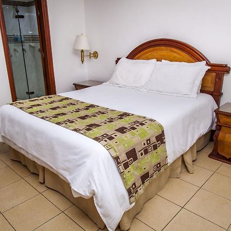 Hotel Casa Laureles Medellin Bagian luar foto