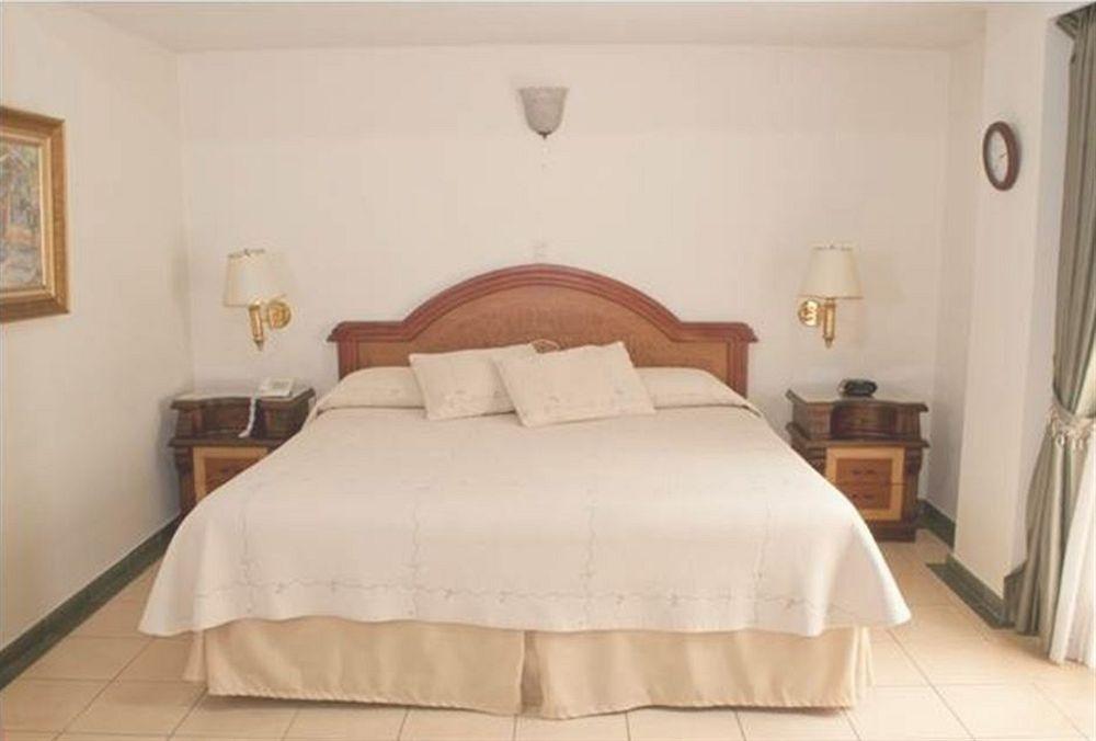 Hotel Casa Laureles Medellin Bagian luar foto