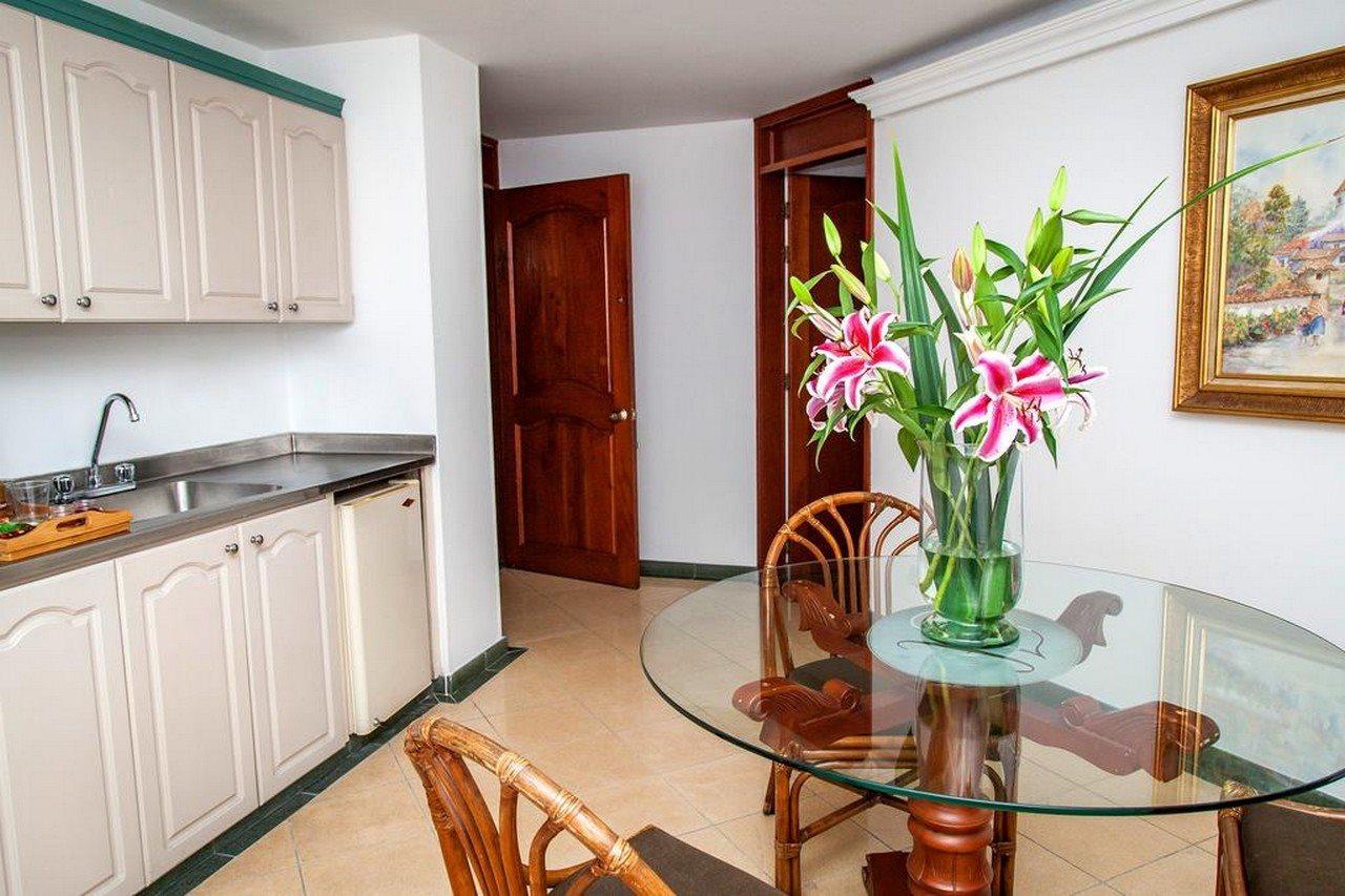 Hotel Casa Laureles Medellin Bagian luar foto