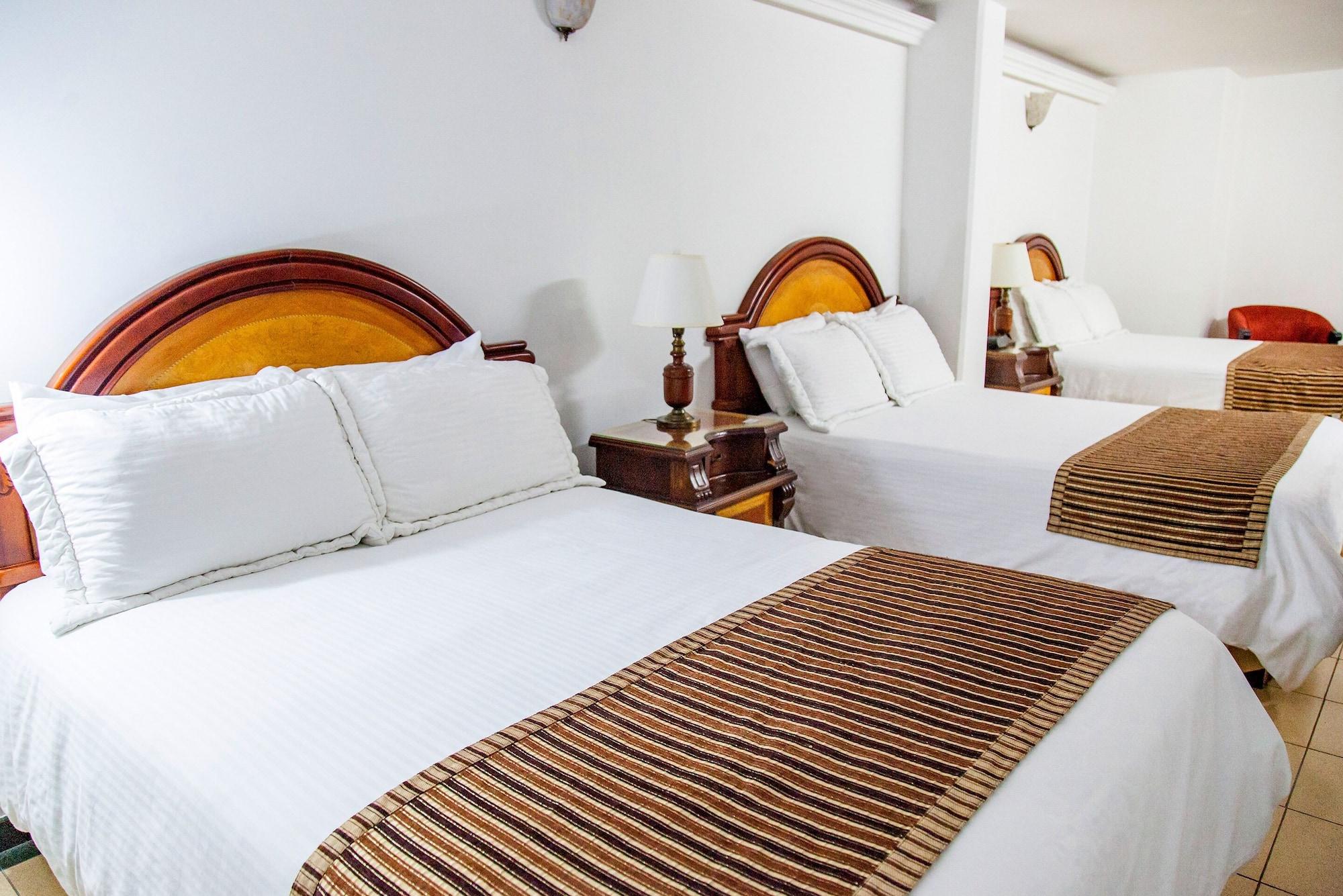 Hotel Casa Laureles Medellin Bagian luar foto