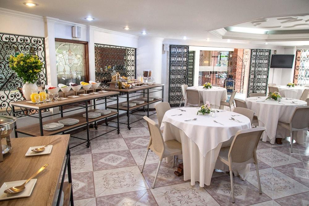 Hotel Casa Laureles Medellin Bagian luar foto