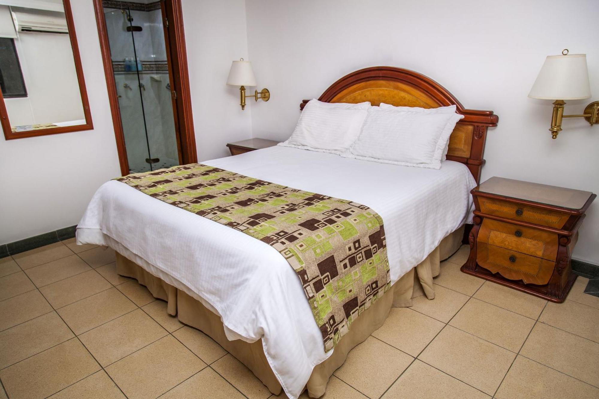 Hotel Casa Laureles Medellin Bagian luar foto