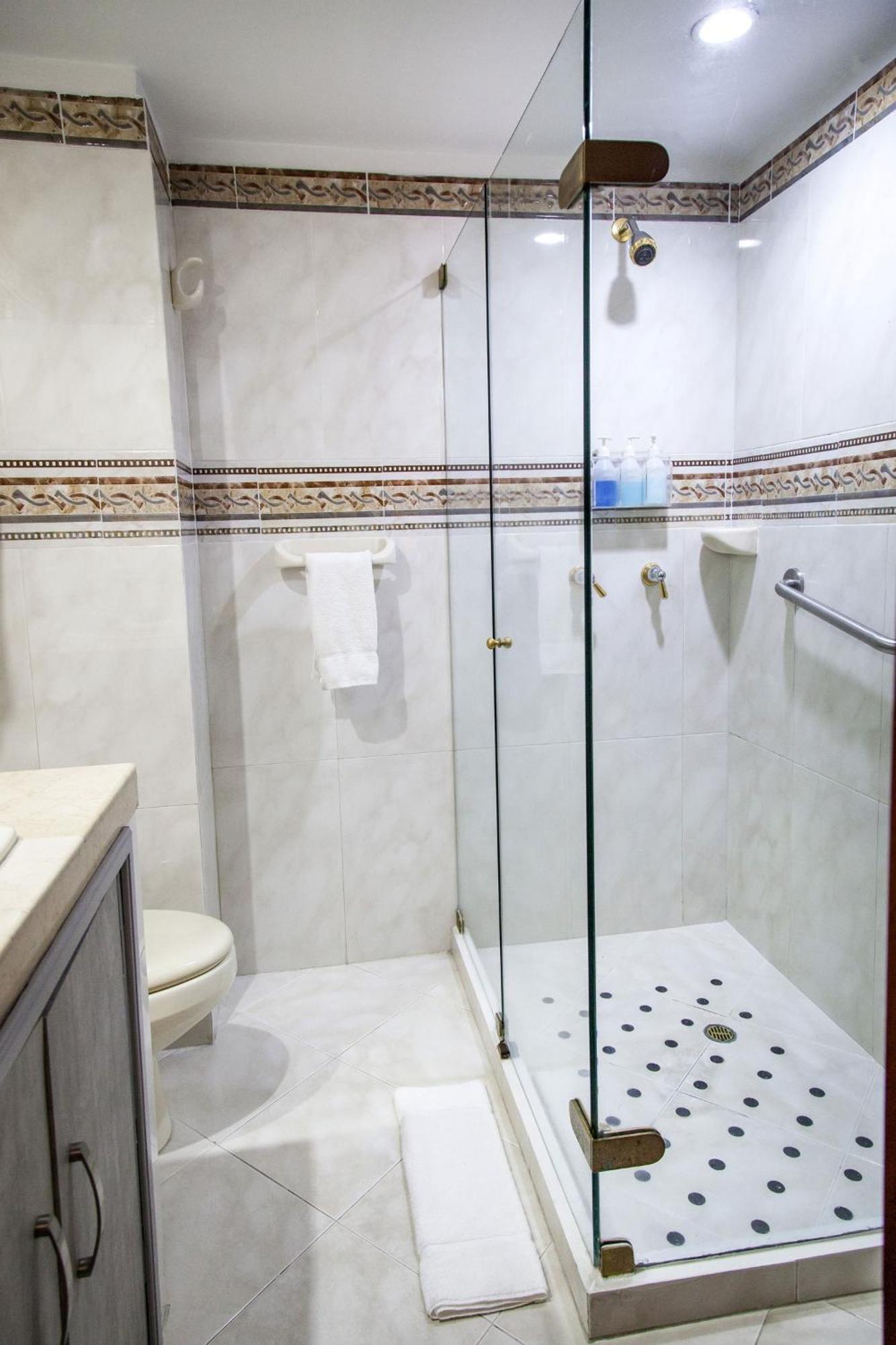Hotel Casa Laureles Medellin Bagian luar foto