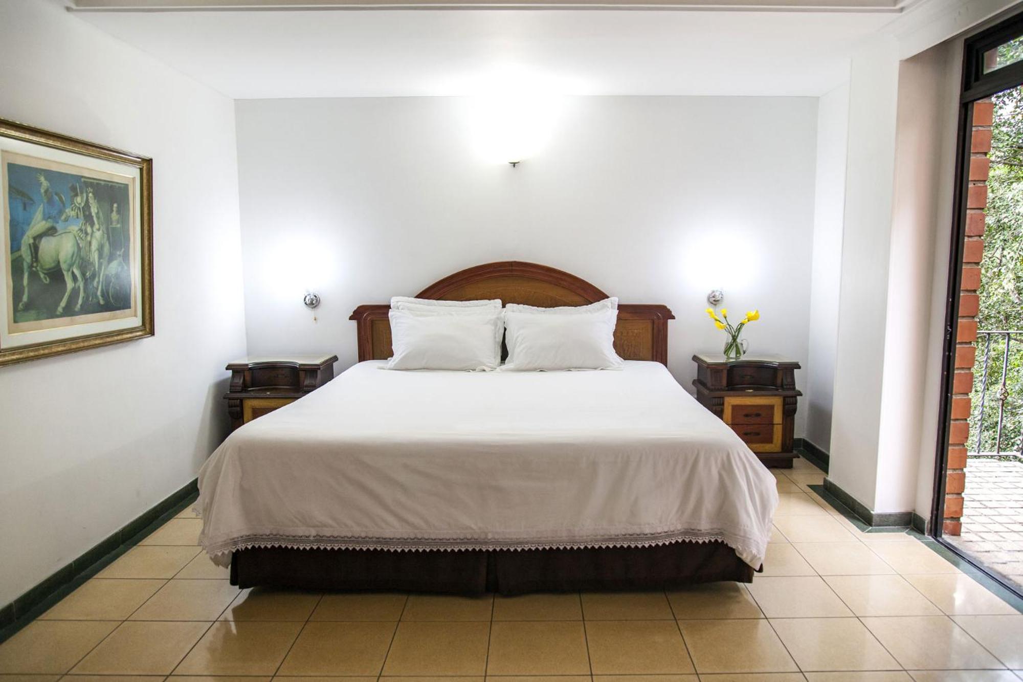 Hotel Casa Laureles Medellin Bagian luar foto