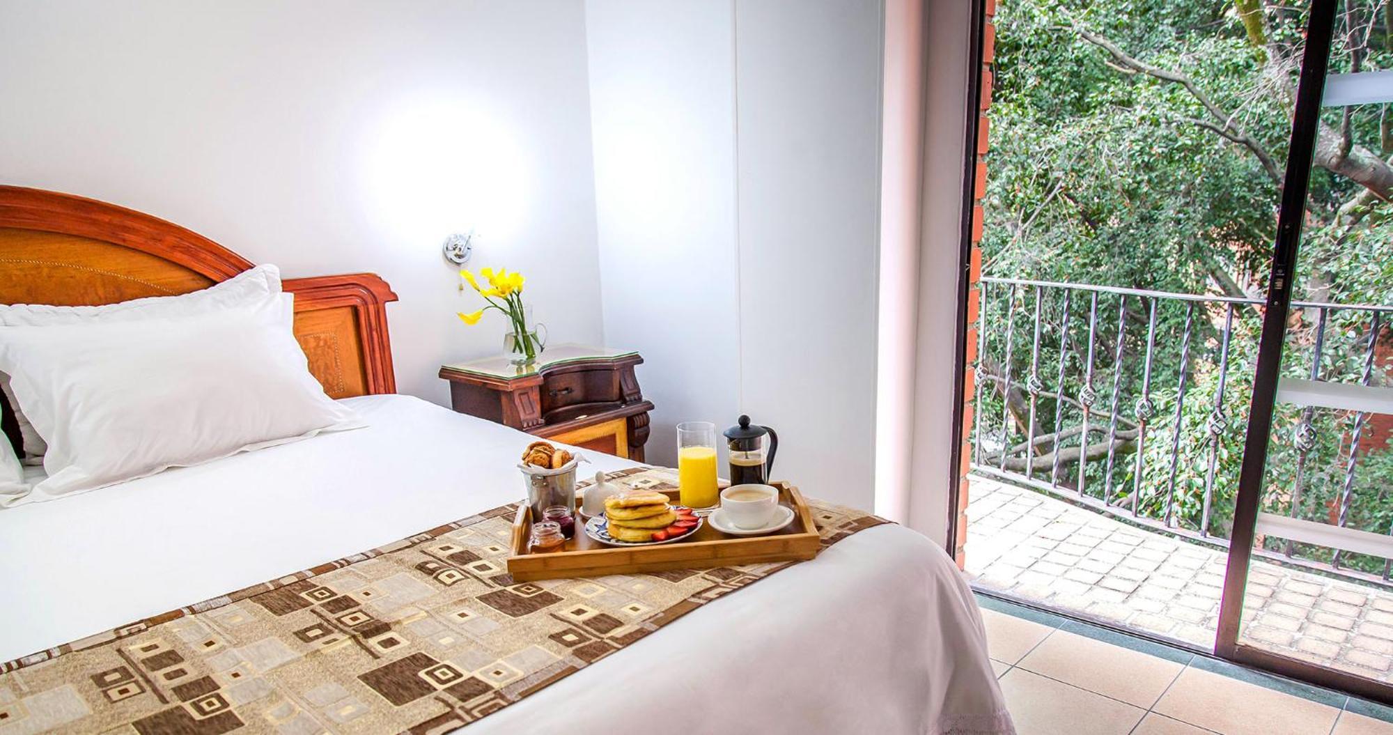 Hotel Casa Laureles Medellin Bagian luar foto