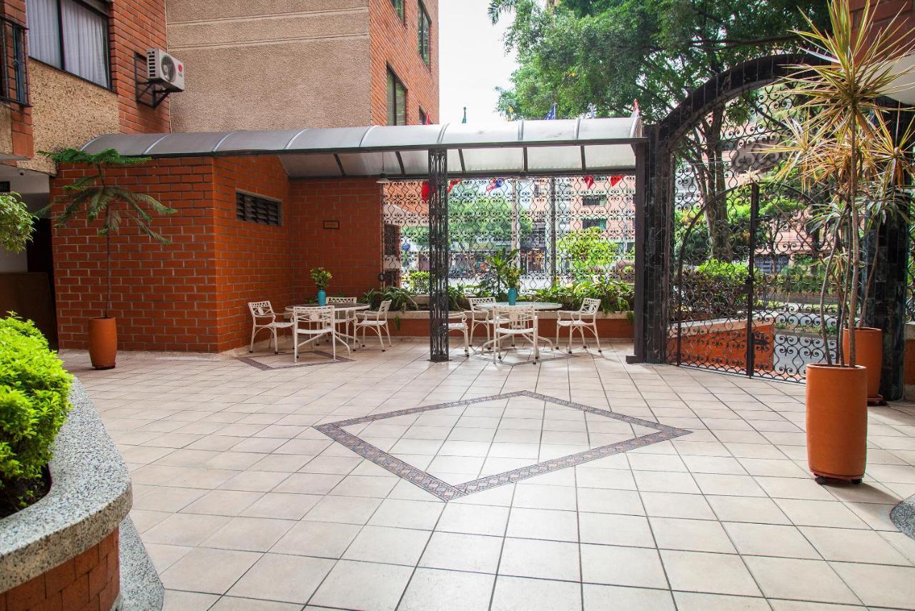 Hotel Casa Laureles Medellin Bagian luar foto